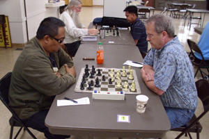 Melandro Singson (left) in his draw with Craig Faber.