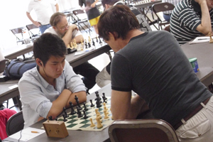 Steven Qian battles with Mike Carlson in round 3.