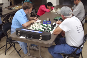 David Argall (left) in his round 2 win over Melvin Bond.