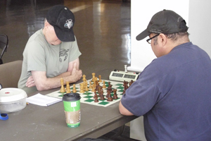 Tony Grauso (left) in his upset win over Oscar Ortiz.