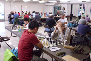 Ryan Yeung (left) in his round 5 win over Gordon Brooks.