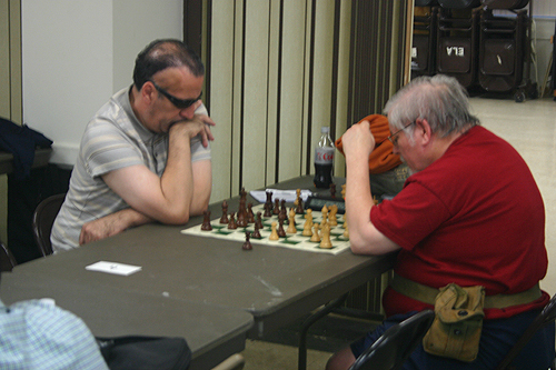 Ron Morris (left) taking on Dave Matson in the first round.